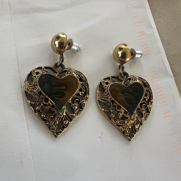 Victorian-Inspired Gold Filigree Heart Earrings - Picture 1 of 4